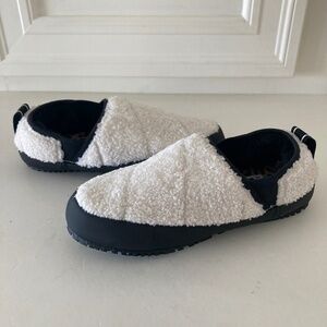 NWOT P448 Anthropologie Laby White Boucle Slippers Sz 38
